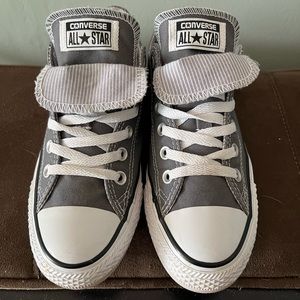 0ne pair Gray/gray pinstriped double tongue Converse size W 8